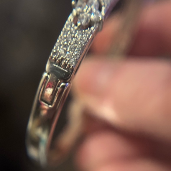 Exquisite 18k White Gold plated Four-Leaf Flower Hinged Rhinestone bangle 16” - Picture 12 of 16